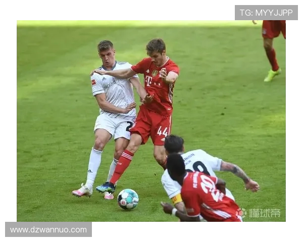 斯坦尼西奇本场传射建功四次关键传球两次夺回球权统治比赛